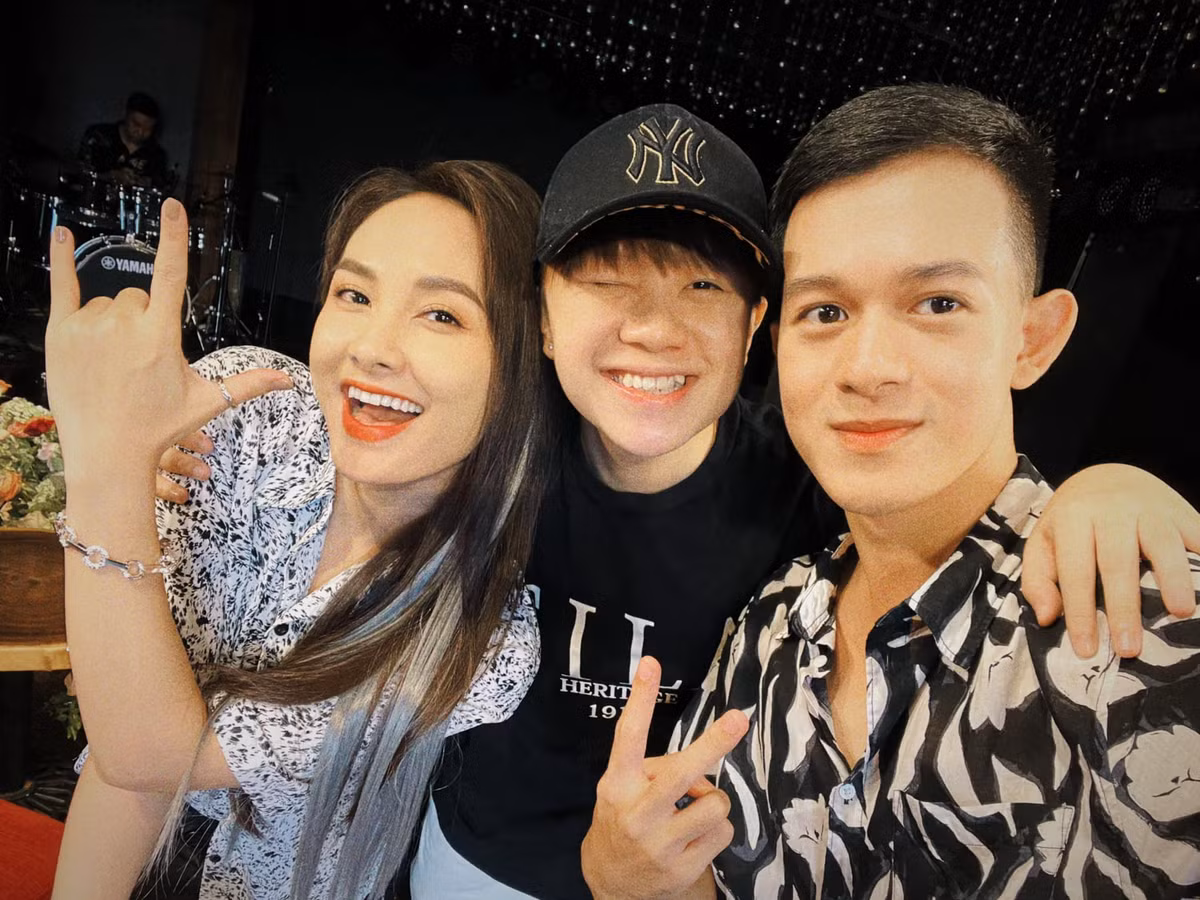 Diễn viên Bảo Thanh rủ Quang Anh đi "quẩy".