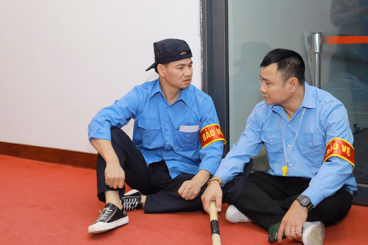 Tự Long, Xuân Bắc tập kịch, Xuân Hinh nhí nhảnh bên Hồng Vân - Hình 2 Tu Long, Xuan Bac tap kich, Xuan Hinh nhi nhanh ben Hong Van-Hinh-2