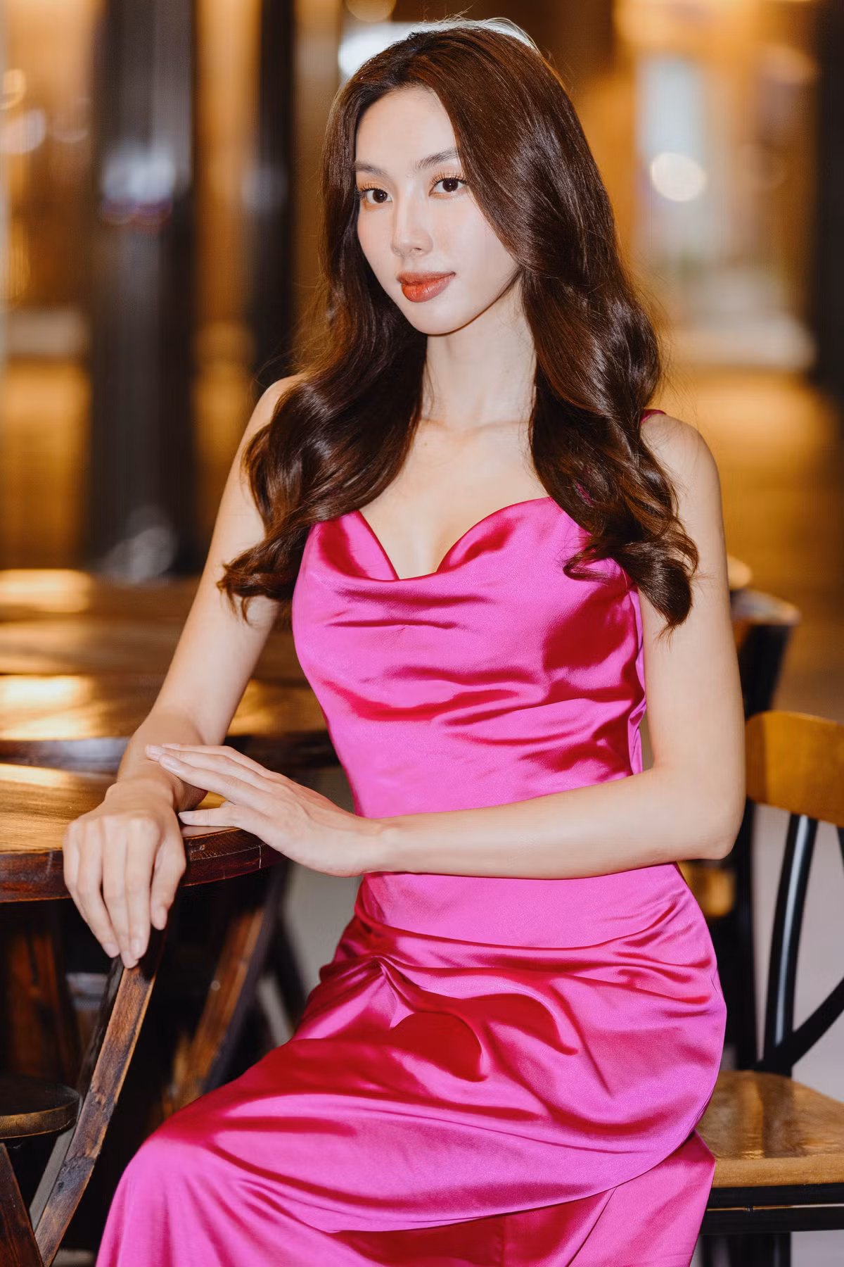 Hoa hậu 24 tuổi tiết lộ để đạt được những thành công như công chúng kỳ vọng, bản thân cô đánh đổi khá nhiều, đặc biệt là sức khỏe, thời gian cho gia đình. "Có thời gian tôi bị hoảng loạn vì mất trí nhớ tạm thời. Có những câu chuyện vừa mới xảy ra 4 ngày trước đó, tôi thậm chí còn không nhớ bất cứ chi tiết nào. Tôi thường xuyên bị đau lưng, cơ thể mệt mỏi. Những chuyến bay liên tục đến nhiều nước trong thời gian ngắn đảo lộn giờ giấc sinh học của tôi", cô kể.