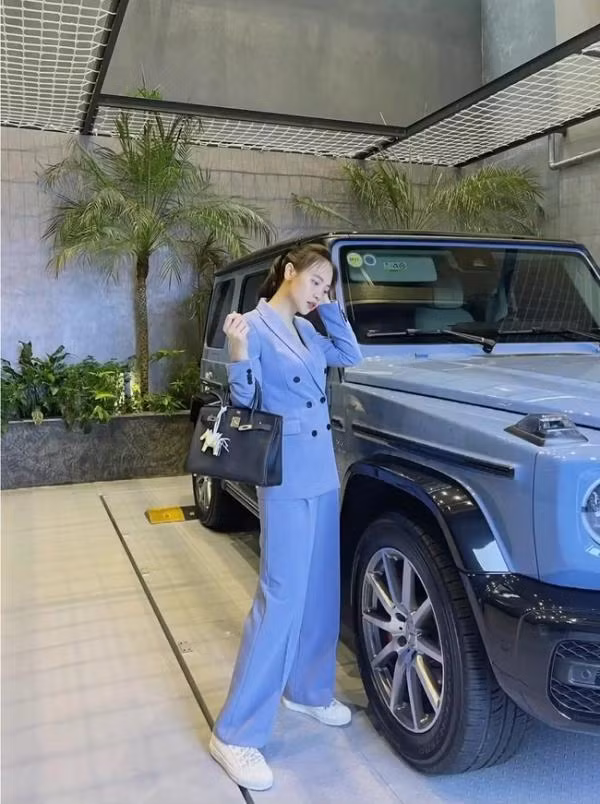 Khoảnh khắc chuẩn "phu nhân hào môn" của người đẹp Đàm Thu Trang.