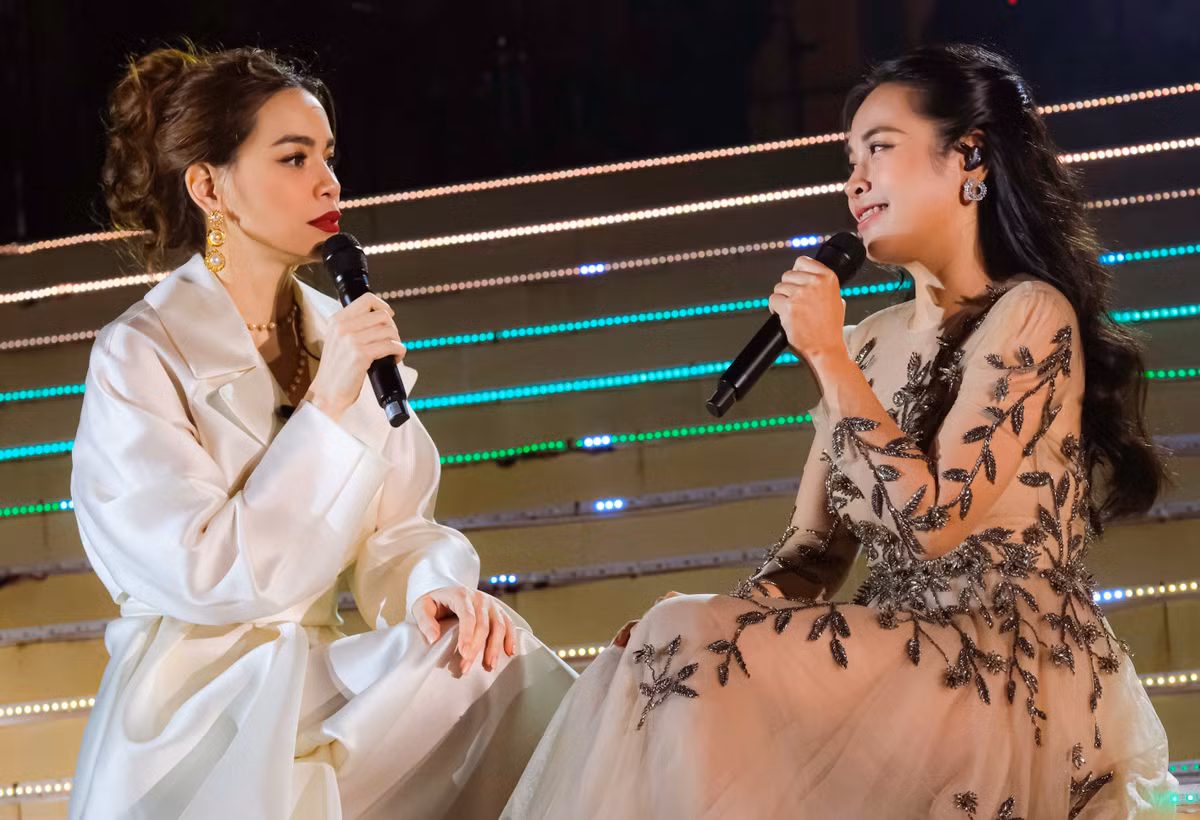 Sân khấu gần nhất mà Ngọc Mai tham gia là live show Love Songs của Hồ Ngọc Hà tại Đà Lạt. Cả hai thể hiện liên khúc Càng trưởng thành càng cô đơn - Gửi người yêu cũ. Tuy nhiên, màn song ca cũng bị đánh giá chưa thực sự ăn ý do bài hát không phù hợp với giọng của O Sen.