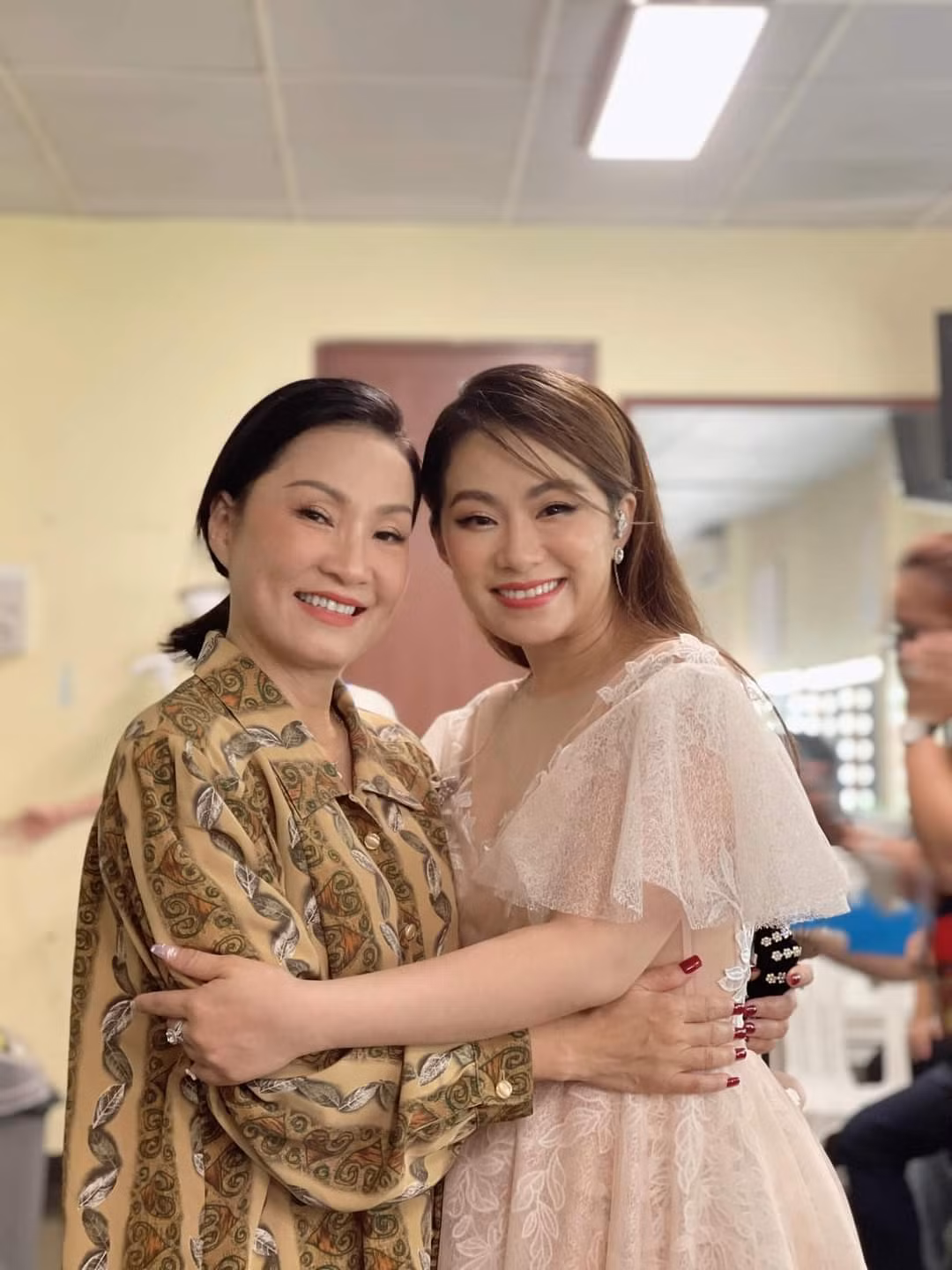 Hồng Đào, Lương Bích Hữu hội ngộ.