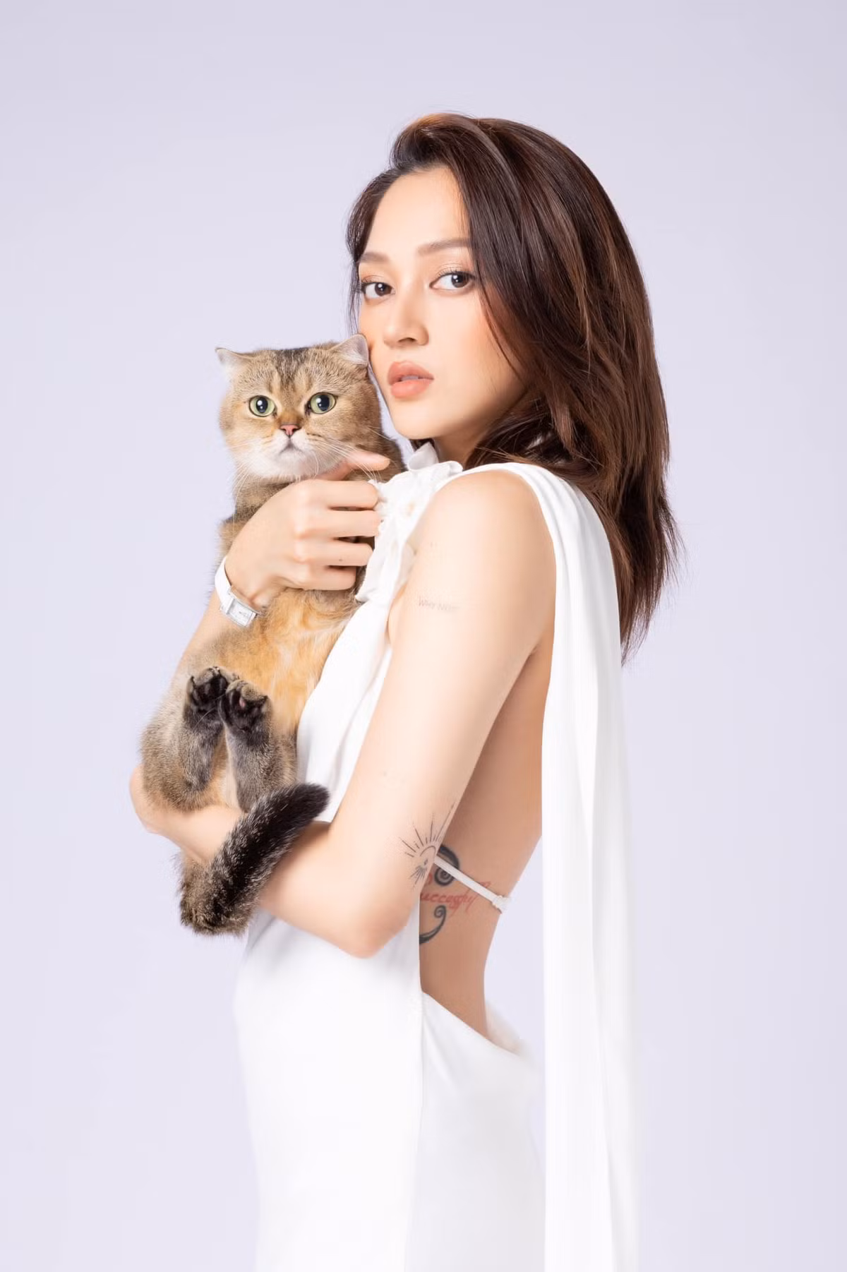 MC Thuỳ Linh tình tứ bên chồng, NSND Thu Hà muốn làm "công chúa" - Hình 4 MC Thuy Linh tinh tu ben chong, NSND Thu Ha muon lam
