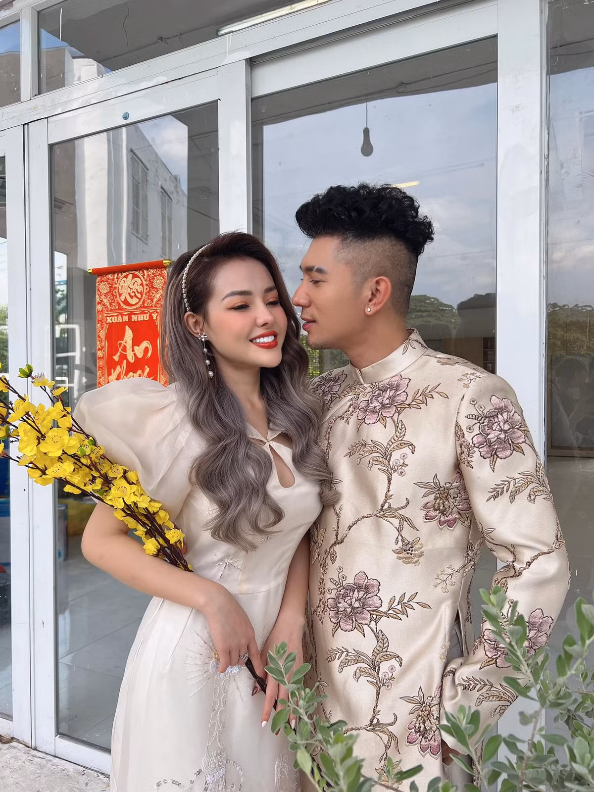 MC Thuỳ Linh tình tứ bên chồng, NSND Thu Hà muốn làm "công chúa" - Hình 5 MC Thuy Linh tinh tu ben chong, NSND Thu Ha muon lam