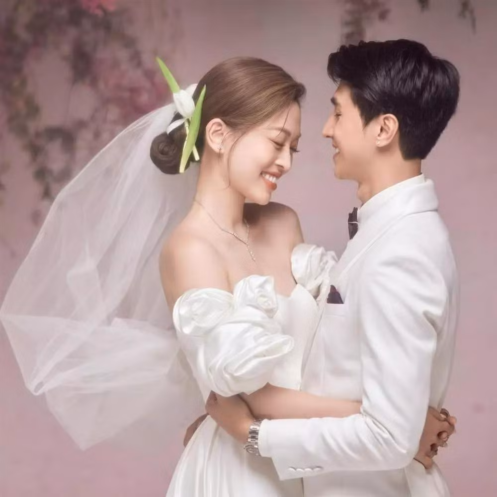 Mot nghe si quen thiep khi an cuoi Binh An - Phuong Nga-Hinh-4
