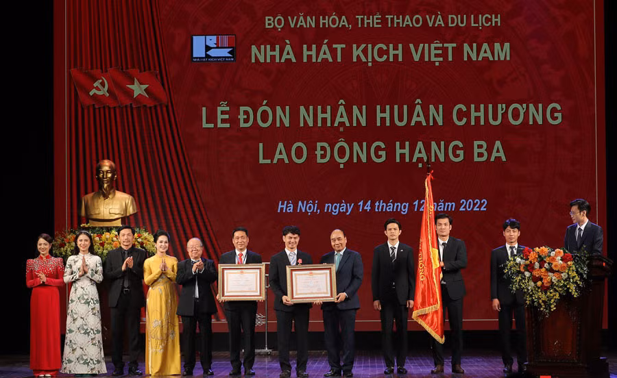 NSUT Xuan Bac nhan Huan chuong Lao dong hang Ba