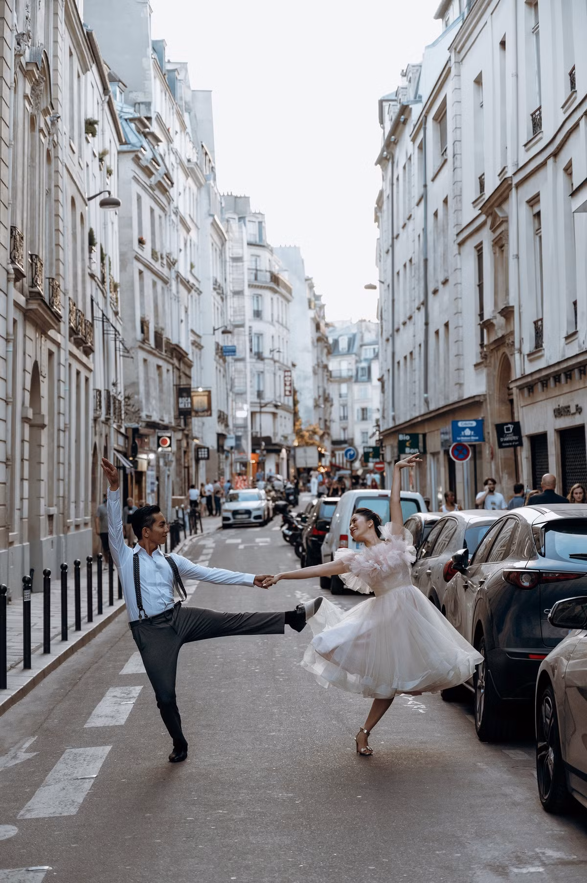 Chính tình yêu dancesport đã kết nối Khánh Thi - Phan Hiển và là chất xúc tác để họ ngày càng gắn bó, cùng nhau vượt qua khó khăn. Khánh Thi tâm sự đối với cô, chuyện tình cảm giống như một bộ phim với rất nhiều cung bậc cảm xúc, thăng trầm.