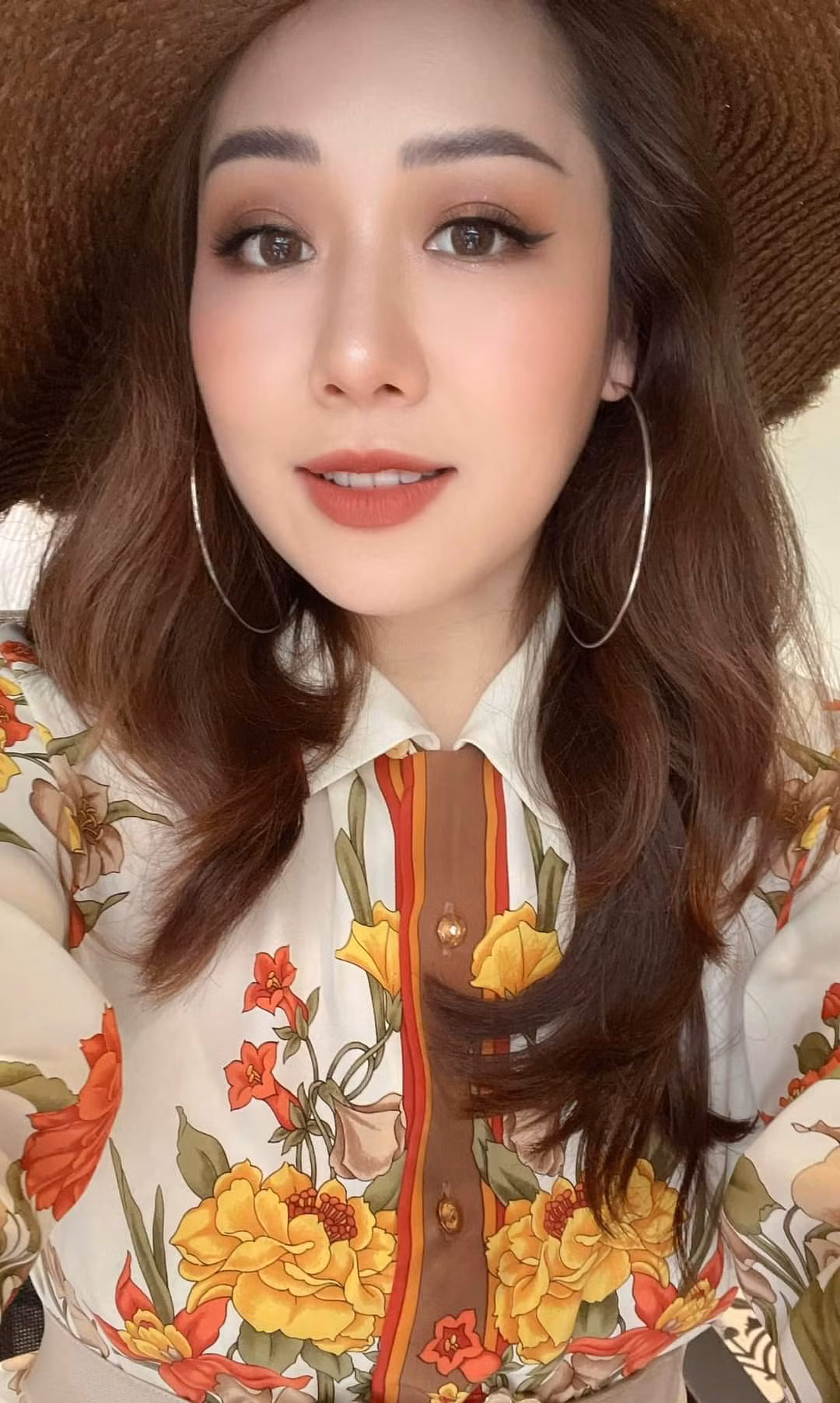 Lý Nhã Kỳ một mình, Việt Anh - Hồng Diễm lên sân thượng hóng gió - Hình 9 Ly Nha Ky mot minh, Viet Anh - Hong Diem len san thuong hong gio-Hinh-9