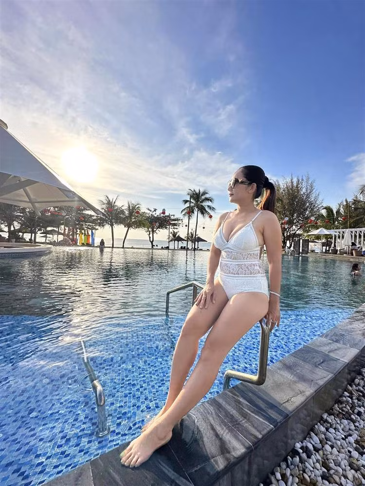 Bị soi chỉnh ảnh quá đà dẫn tới biến dạng, Cát Tường liền đính chính: "Chụp chế độ 0.5 là nó được vậy đó nha, không cần kéo".