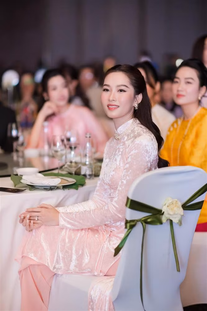 Năm 2017, cô kết hôn với doanh nhân Nguyễn Trung Tín, hơn 4 tuổi. Kể từ khi lập gia đình, Đặng Thu Thảo dần lui về hậu trường, chuyên tâm chăm lo tổ ấm. Cô thi thoảng mới xuất hiện trước công chúng, lựa chọn sự kiện phù hợp để tham gia.