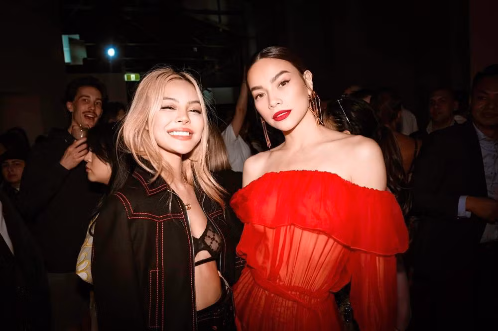 "Bông hồng lai" Lily Maymac rạng rỡ bên Hồ Ngọc Hà. Lily Maymac từng là một trong những hotgirl nổi tiếng nhất nhì mạng xã hội.