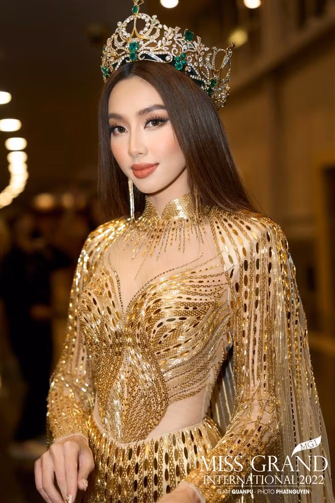 Trong những bức ảnh lung linh do ê-kíp chụp, tất nhiên mọi "bằng chứng" đã bị xóa sổ.