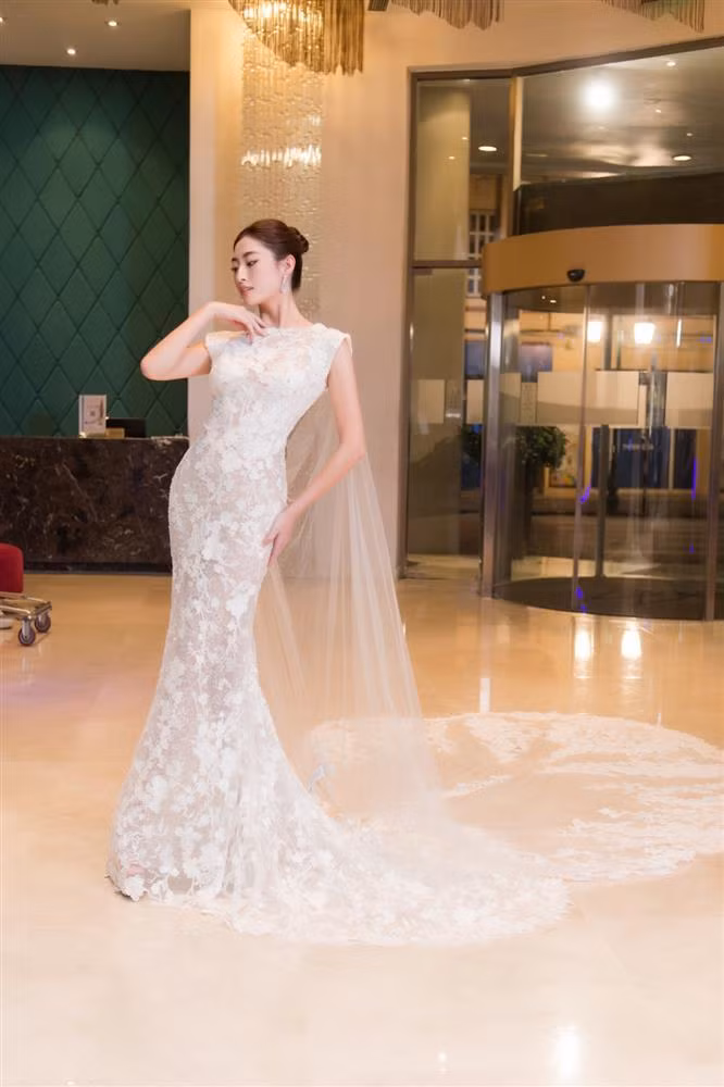 Sau khi kết thúc nhiệm kỳ Hoa hậu Thế giới Việt Nam, Lương Thùy Linh liên tục mang đến những bất ngờ mới cho người hâm mộ mỗi khi xuất hiện.