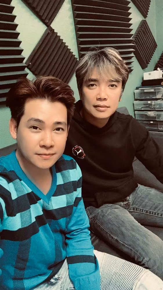Bạn thân tiết lộ góc khuất của ca sĩ Phùng Ngọc Huy - Hình 2 Ban than tiet lo goc khuat cua ca si Phung Ngoc Huy-Hinh-2