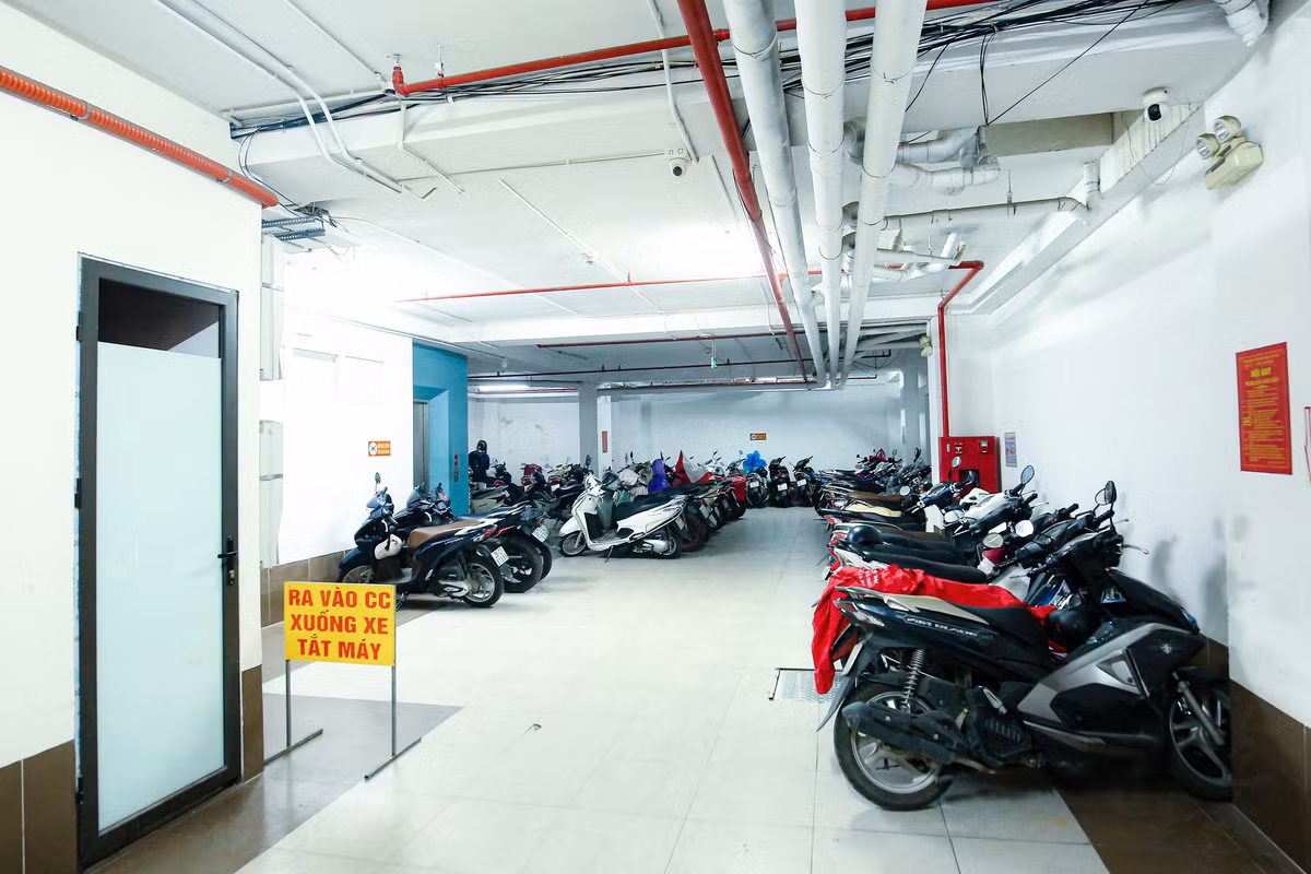 Người dân lo lắng trong tòa chung cư mini của bị can Nghiêm Quang Minh Nguoi dan lo lang trong toa chung cu mini cua bi can Nghiem Quang Minh
