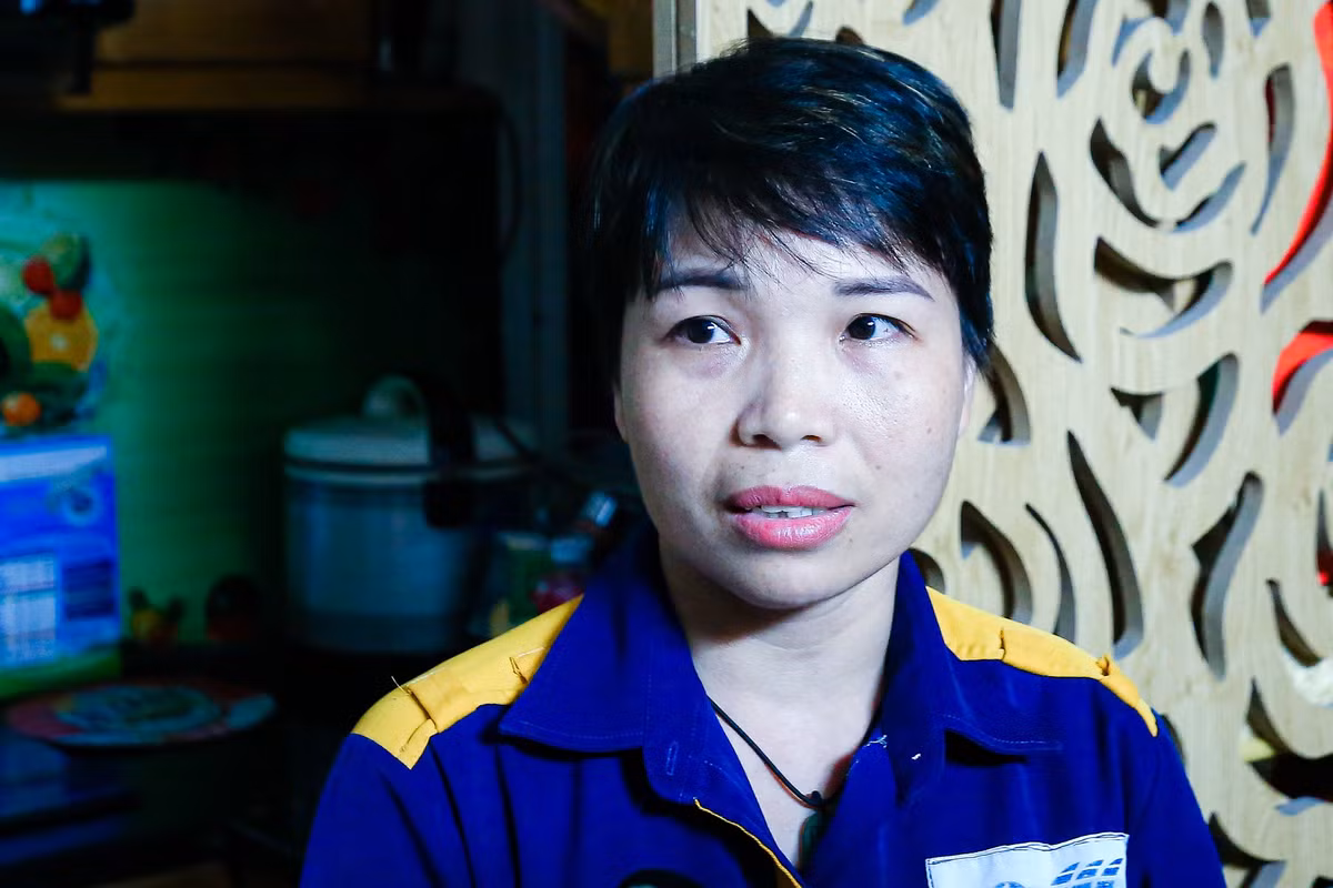 "Lo lắm, từ hôm nghe thấy sự việc xảy ra tại chung cư mini trên quận Thanh Xuân, tôi và nhiều người khác thấp thỏm cả đêm không ngủ được, lo cho tính mạng, tài sản" - một cư dân tại tầng 2 tòa chung cư mini này chia sẻ.