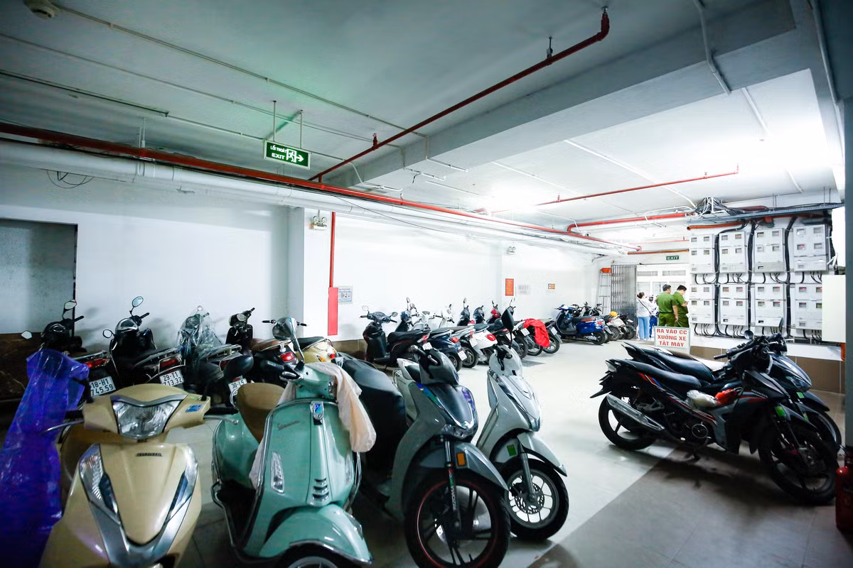 Tòa nhà được trang bị hệ thống báo cháy tự động, hệ thống họng nước chữa cháy trong nhà, bình chữa cháy xách tay, đèn exit chỉ dẫn thoát nạn. Hệ thống đầu phun Sprinkler tự động tại tầng 1 để xe .