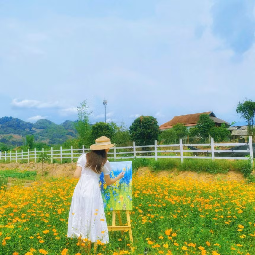 Co gai ve Moc Chau chi 300 trieu cai tao nha kho thanh homestay-Hinh-5