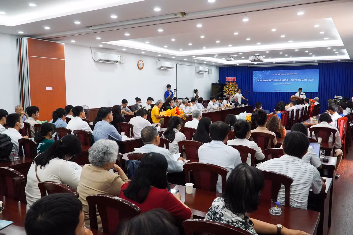 Nha nghien cuu 103 tuoi Nguyen Dinh Tu nhan giai thuong khoa hoc Tran Van Giau-Hinh-7