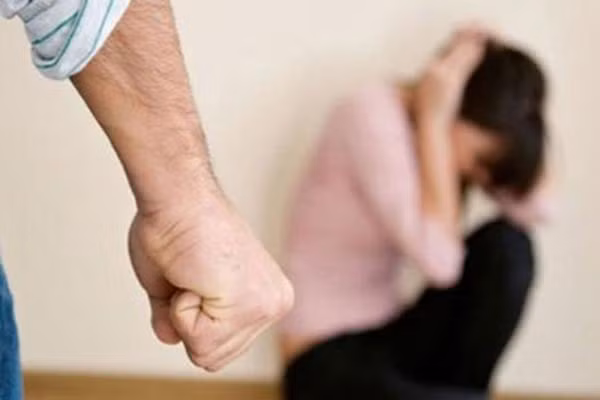 Người yêu lấy chuyện 'sống thử' để dọa dẫm, ép tôi không chia tay Nguoi yeu lay chuyen 'song thu' de doa dam, ep toi khong chia tay