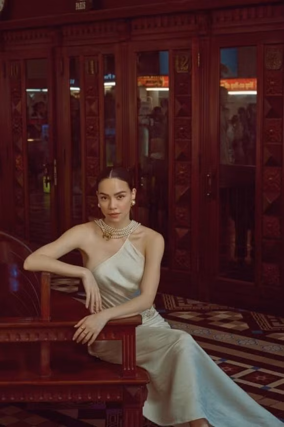 Hồ Ngọc Hà lọt vào ống kính camera thường, thần thái sang chảnh - Hình 4 Ho Ngoc Ha lot vao ong kinh camera thuong, than thai sang chanh-Hinh-4