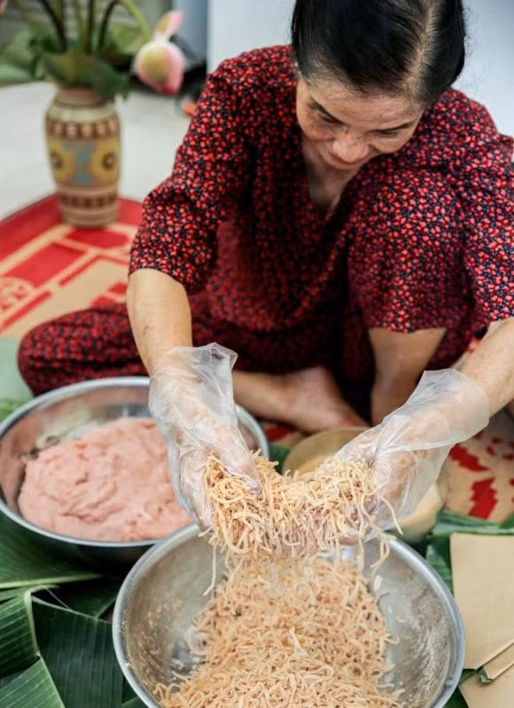 NSƯT Ngọc Tản: Trên phim khắc khổ, ngoài đời từng đi bán giò chả - Hình 12 NSUT Ngoc Tan: Tren phim khac kho, ngoai doi tung di ban gio cha-Hinh-12