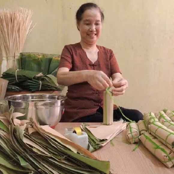 NSƯT Ngọc Tản: Trên phim khắc khổ, ngoài đời từng đi bán giò chả - Hình 9 NSUT Ngoc Tan: Tren phim khac kho, ngoai doi tung di ban gio cha-Hinh-9