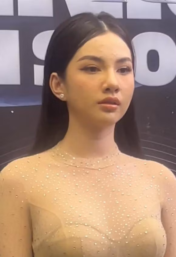 Cẩm Đan hiếm hoi xuất hiện sau thời gian ở ẩn: Mặt đầy mụn và phát tướng - Hình 3 Cam Dan hiem hoi xuat hien sau thoi gian o an: Mat day mun va phat tuong-Hinh-3