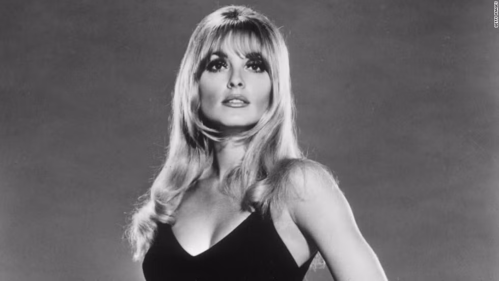 Theo lệnh của Charles Manson, các đối tượng này đã đột nhập vào nhà riêng của nữ diễn viên Sharon Tate, người vợ đang mang thai 8 tháng rưỡi của nhà sản xuất phim Roman Polanski. Sau 16 nhát đâm tàn bạo, Tate đã tử vong. Ảnh: CNN.