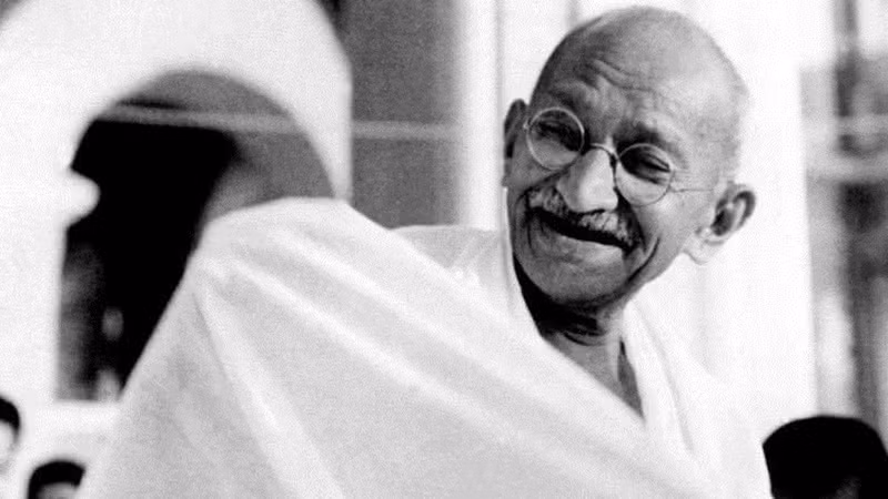 Tin tức về cái chết gần kề của Gandhi đã lan rộng, tạo nên một làn sóng phẫn nộ trên khắp Ấn Độ. Đền đầu năm 1933, chính quyền buộc phải trả tự do cho Gandhi và chấp nhận thực hiện một số chính sách công bằng hơn với người Dalit. Ảnh: Free Press Journal.