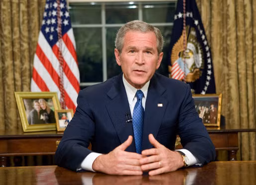 Tổng thống George W. Bush là ông chủ Nhà Trắng đầu tiên tham gia chạy marathon. Ông đã hoàn thành thử thách đó trong 3 giờ 44 phút.