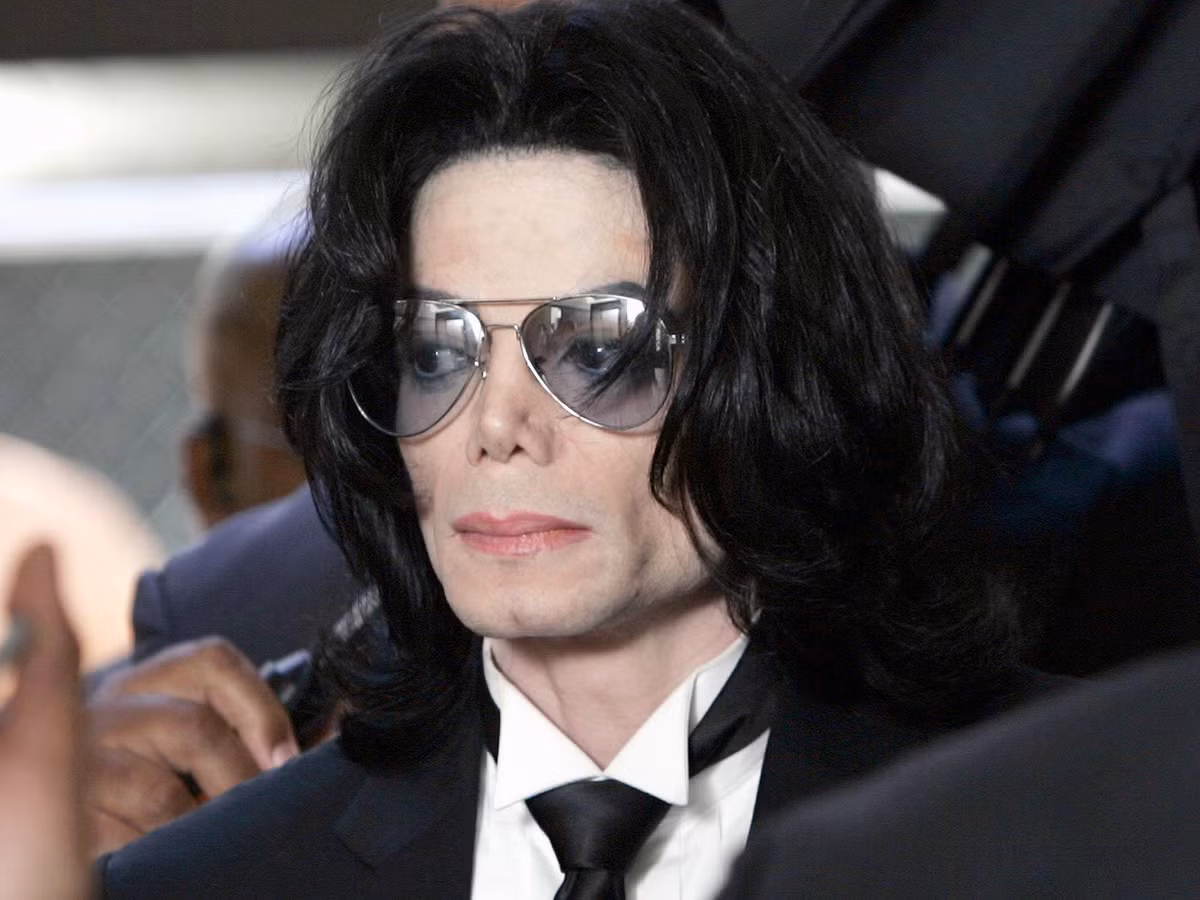 Khi còn nhỏ, Michael Jackson rất nghịch ngợm, hay trêu đùa chị gái La Toyah bằng cách lén bỏ nhện vào giường ngủ của chị.