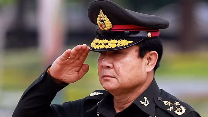 Tòa nhà nơi tân thủ tướng Thái Lan làm việc hầu hết là xanh lá cây. Màu sắc này rất hợp với Thủ tướng Prayuth Chan-ocha và đây còn là màu của quân đội.