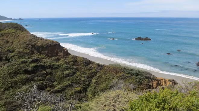 Dãy núi Santa Lucia tuyệt đẹp là một phần quan trọng của đường bờ biển hoang sơ Big Sur ở California, Mỹ.