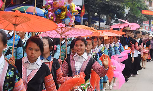 Tâm điểm là đêm 1/9, mọi người sẽ chơi thâu đêm suốt sáng. Nhiều đôi trai gái nên vợ, nên chồng từ những ngày Tết Độc Lập như thế này.