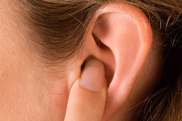 Số khác lại suy đoán tiếng ầm Taos có liên quan đến những quá trình kiến tạo địa chất, trong đó có các chuyển động kiến tạo hay chuyển động của các dòng magma phía dưới lớp vỏ mỏng của trái đất.