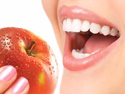 Tiến sĩ Chepeha giải thích: "Miệng là một khu vực rất nhạy cảm. Chúng ta biết hệ thống miễn dịch rất quan trọng trong ung thư khoang miệng, nhưng hóa trị lại ức chế hệ thống miễn dịch. Nếu một người bị suy nhược, họ không thể đáp ứng được hóa trị".