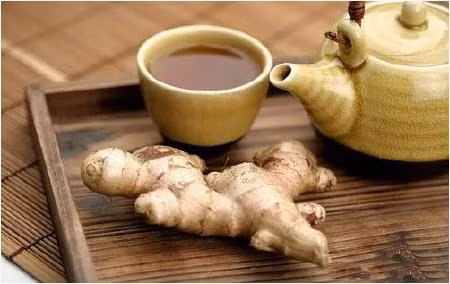 Trà gừng. Gừng làm lưu thông máu, giúp cơ thể của bạn phản ứng nhanh hơn trong chuyện chăn gối. Gừng cũng hỗ trợ tiêu hoá, giúp duy trì khả năng sinh lý sau khi bạn đã ăn quá no. Gừng muối trong món sushi quả là tươi mát. Gừng tươi thêm vào các món xào cũng thêm vào gia vị cho tình yêu của bạn.