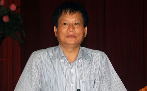 Ông Phan Đăng Long trả lời phóng viên tại cuộc họp giao ban báo chí tại Thành ủy Hà Nội chiều 27/8.