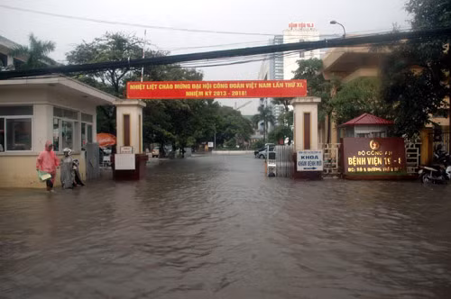 Bệnh viện 19-8 ngập từ trong ra ngoài
