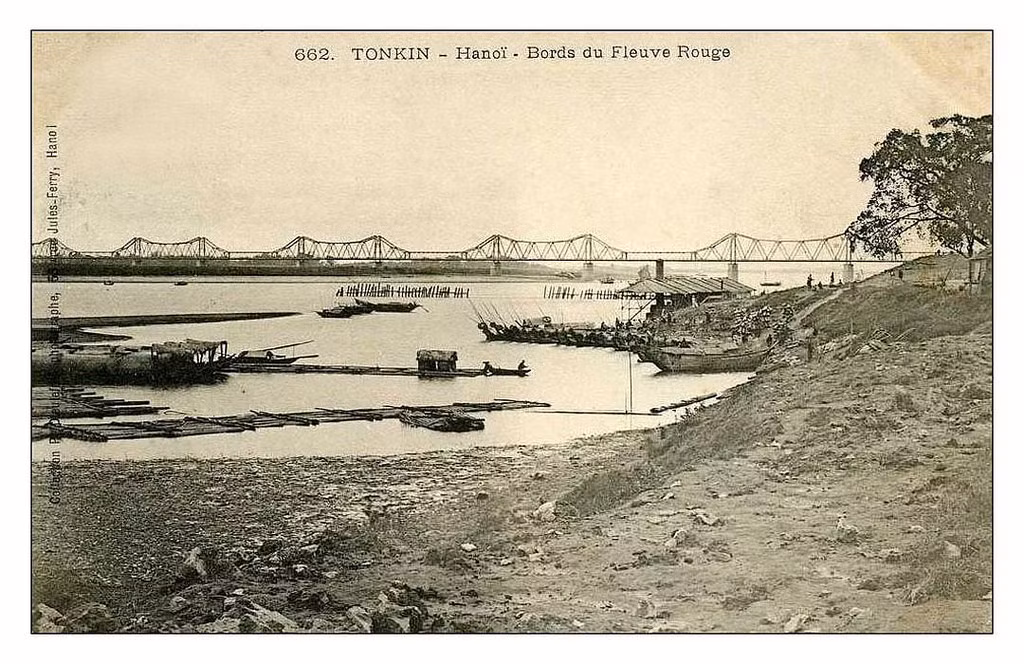 Một bức ảnh tuyệt đẹp về sông Hồng xưa với cầu Long Biên là điểm nhấn. Ảnh tư liệu.
