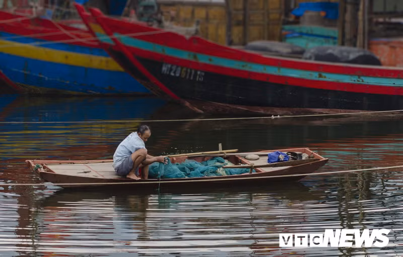 Ngạc nhiên người Bồ Lô ở VN: Lưng còng, cổ rụt... Ngac nhien nguoi Bo Lo o VN: Lung cong, co rut...
