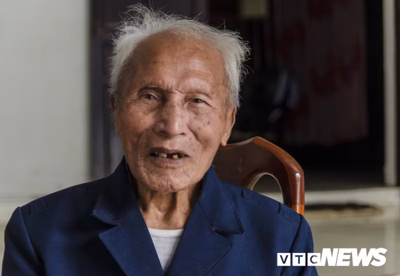 Ngạc nhiên người Bồ Lô ở VN: Lưng còng, cổ rụt... - Hình 3 Ngac nhien nguoi Bo Lo o VN: Lung cong, co rut...-Hinh-3