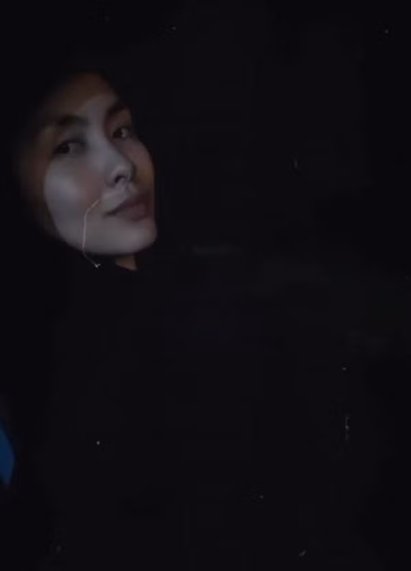 Dinh nhu Ha Tang, chup anh trong bong toi van thay duoc lan da phat sang, cang min-Hinh-2