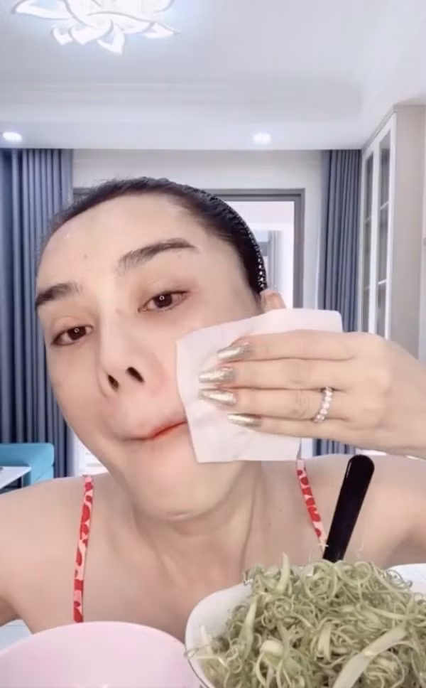 Dàn mỹ nhân chuyển giới: Hương Giang đẹp xuất sắc, Lâm Khánh Chi lộ khuyết điểm - Hình 4 Dan my nhan chuyen gioi: Huong Giang dep xuat sac, Lam Khanh Chi lo khuyet diem-Hinh-4