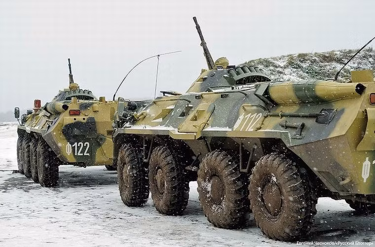 Hai chiếc BTR-80A.