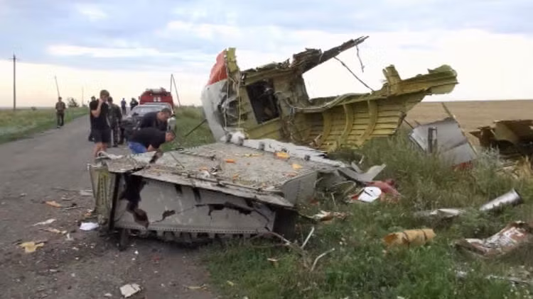 Xác máy bay Malaysia MH17 bị bắn hạ ở vùng Hrabove, tỉnh Donetsk.