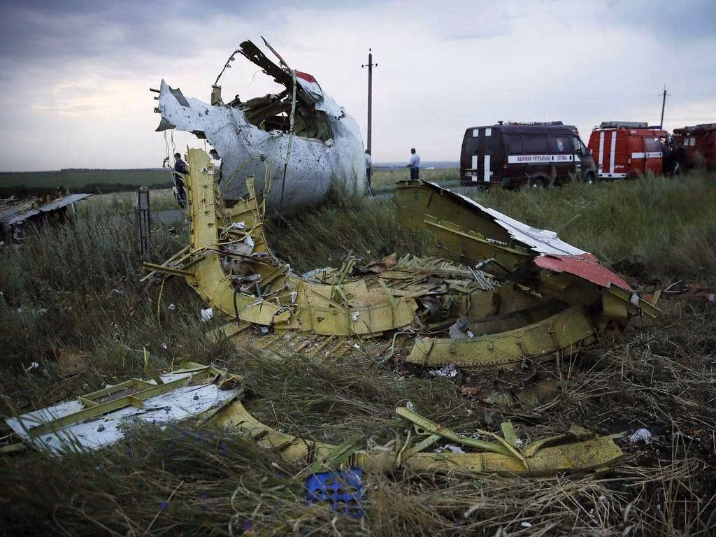 Hiện trường vụ máy bay Malaysia MH17 bi bắn hạ.