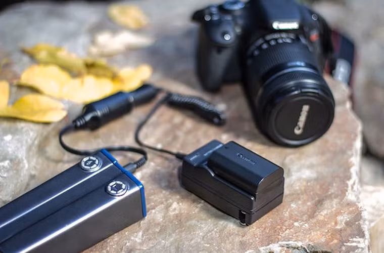 Ngoài ra, Pronto còn sạc được cả các thiết bị lớn hơn như laptop, máy tính bảng và máy ảnh DSLR...