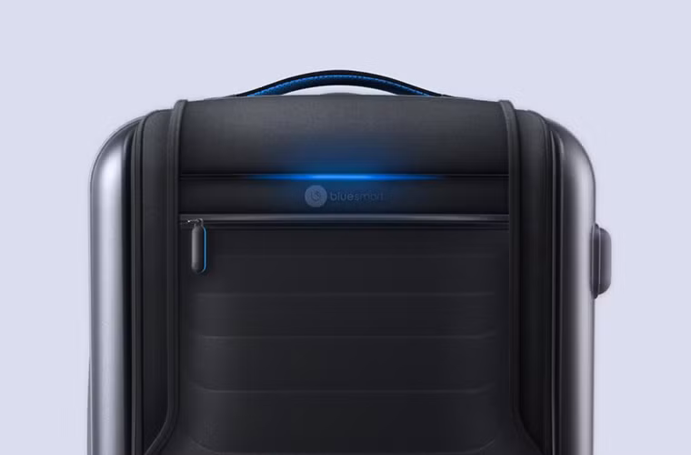 Ngoài công năng đựng đồ, Bluesmart còn là chiếc vali thông minh như đúng tên gọi của nó.